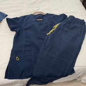 Navy Wonder Wink scrub set